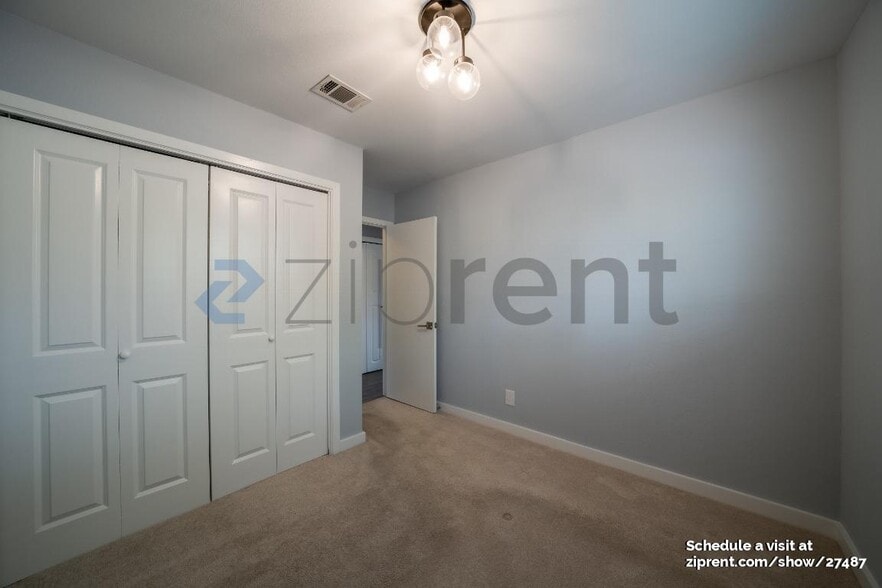 Building Photo - Unit A