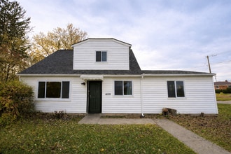 Building Photo - 4300 E 175th St