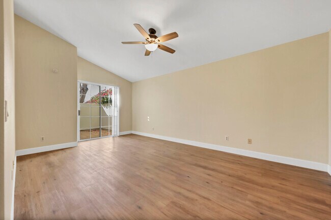 Building Photo - 43852 Vía Palma