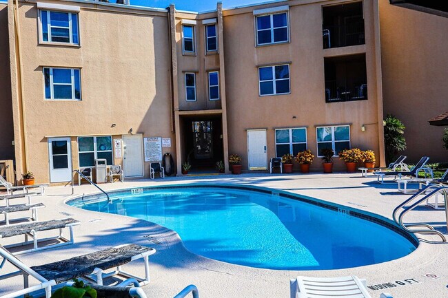 Building Photo - 115 E Coronado Dr