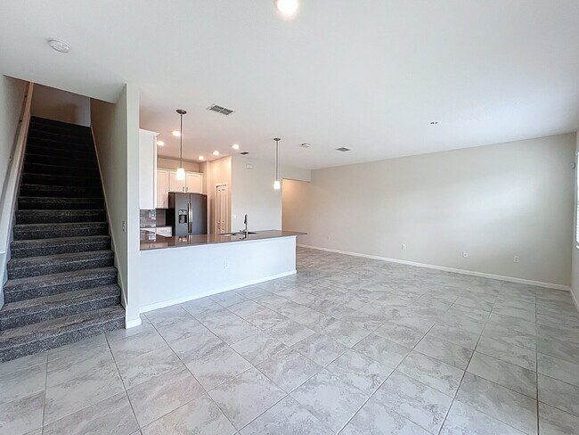 Building Photo - Available Now!  Charming 3-Bedroom Townhou...