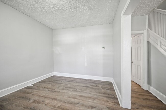 Building Photo - Newly Renovated 5BR/2BA Brownstone, Washer/Dryer