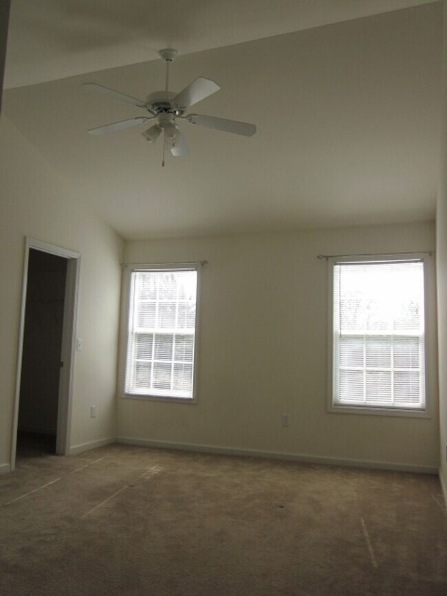 Building Photo - Awesome 3 Bedroom in Pinecrest!