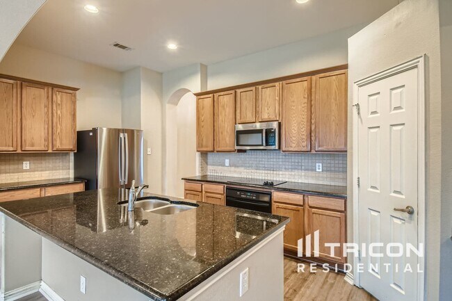 Building Photo - 7814 Longbow Ln