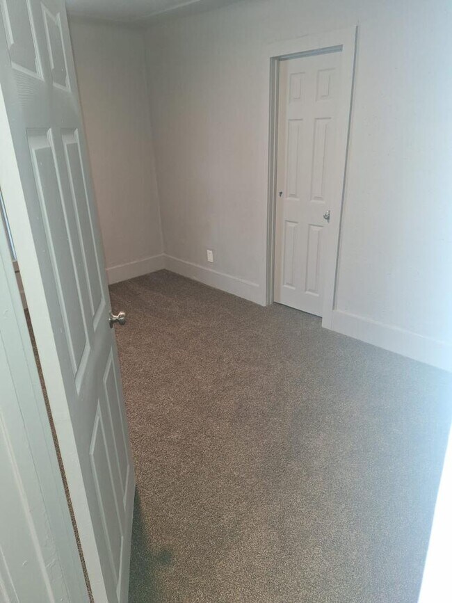 Building Photo - 13225 Santa Rosa Dr