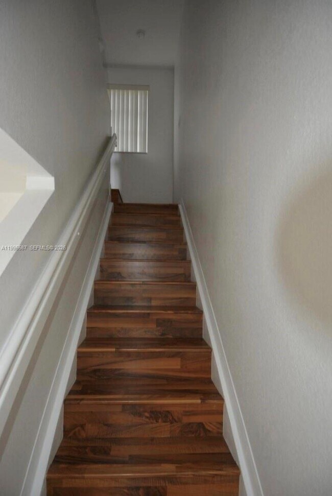 Building Photo - 324 NE 3rd St