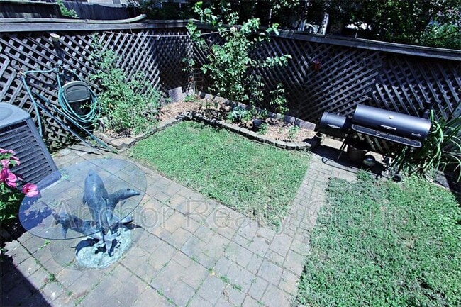 Building Photo - 304 Falling Ln