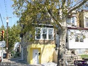 Building Photo - 401 E Rockland St