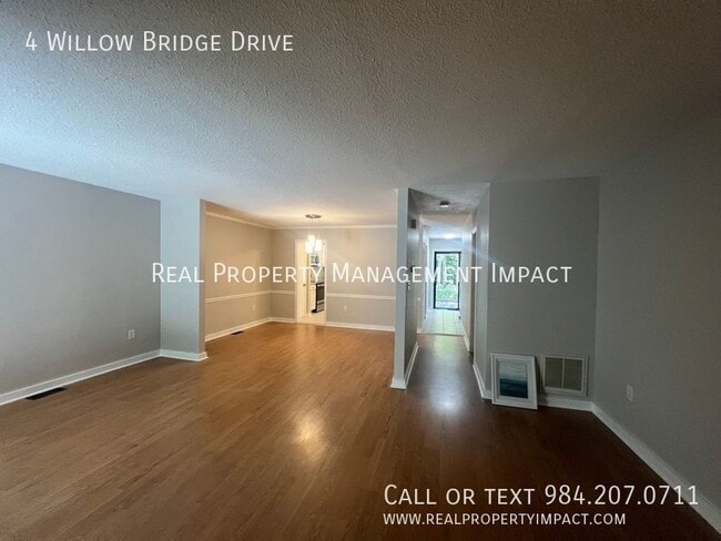 Building Photo - 4 Willow Bridge Dr