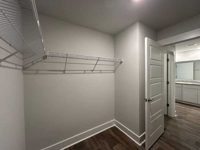 Building Photo - 1237 Pampas Grass Dr