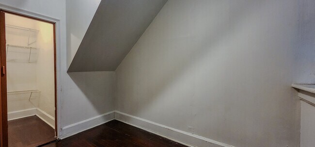 Building Photo - 1224 N Cleaver St