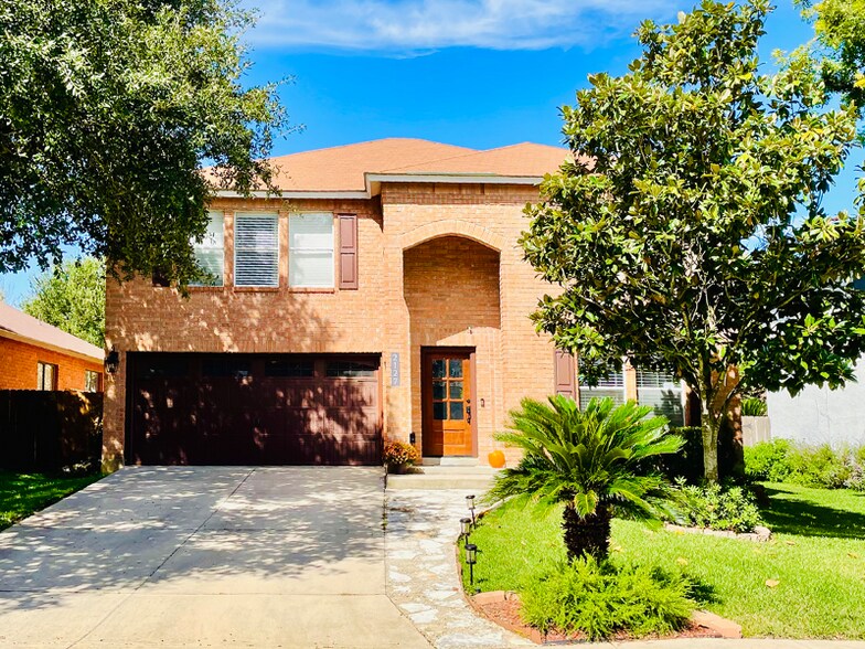 Primary Photo - 2127 Encanto Ridge