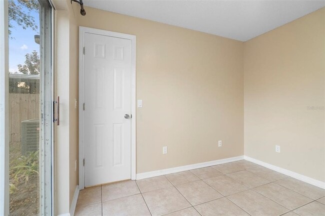 Building Photo - 7831 Hidden Hollow Dr