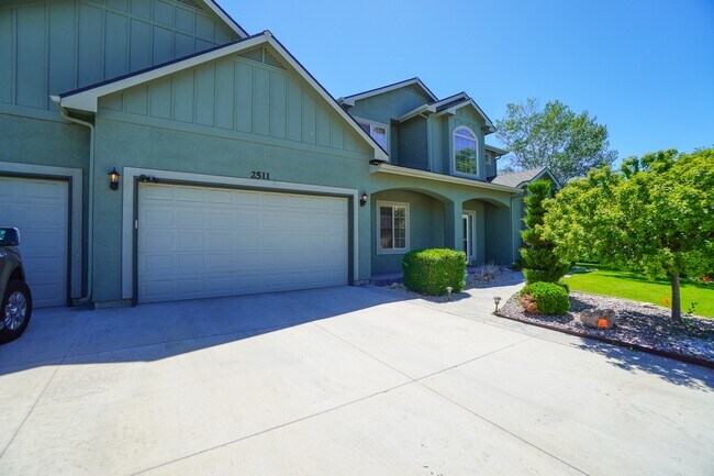 Building Photo - 2511 W Teano Dr
