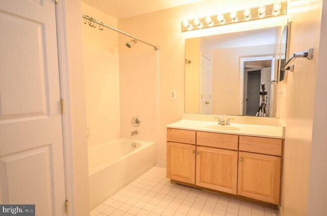 Building Photo - 8860 Ashgrove House Ln