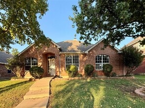 Building Photo - 2113 Fountain Dr