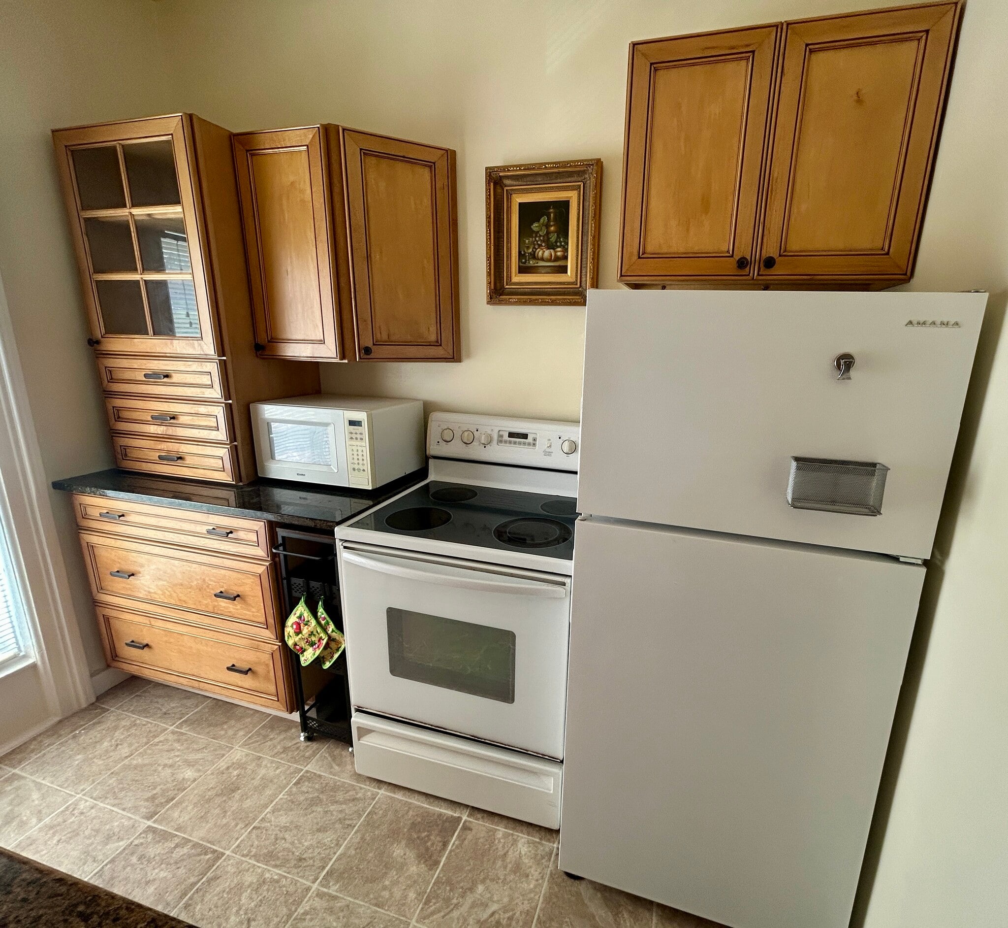 Kitchen Right 2 - 412 W Call St