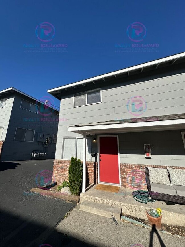 Building Photo - Delightful One-Bedroom + Office Near Idlew...