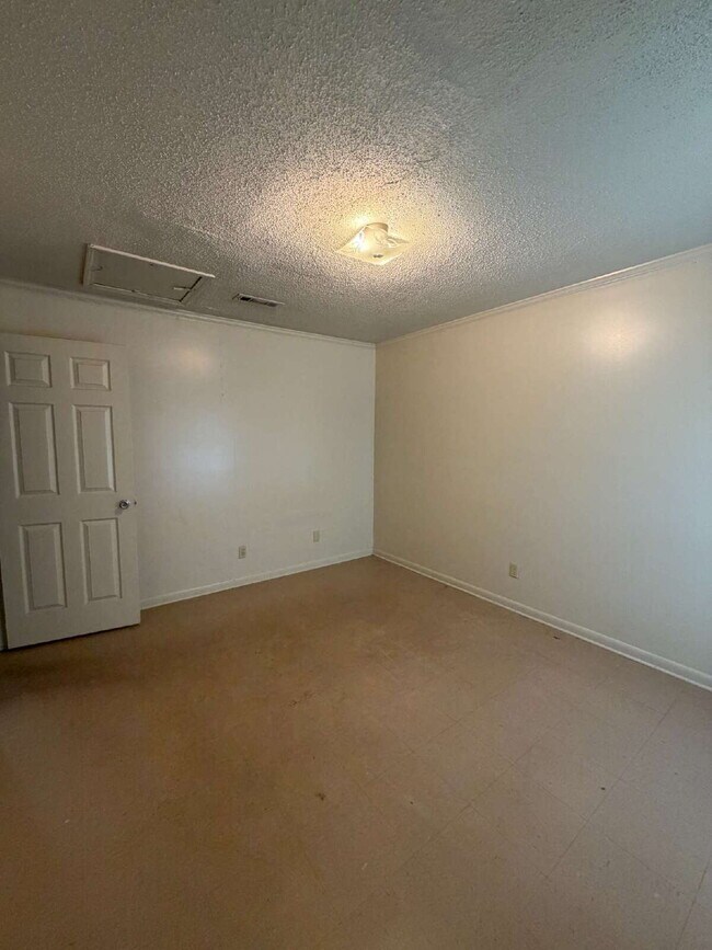 Building Photo - Available for rent, Midland City Apartment!