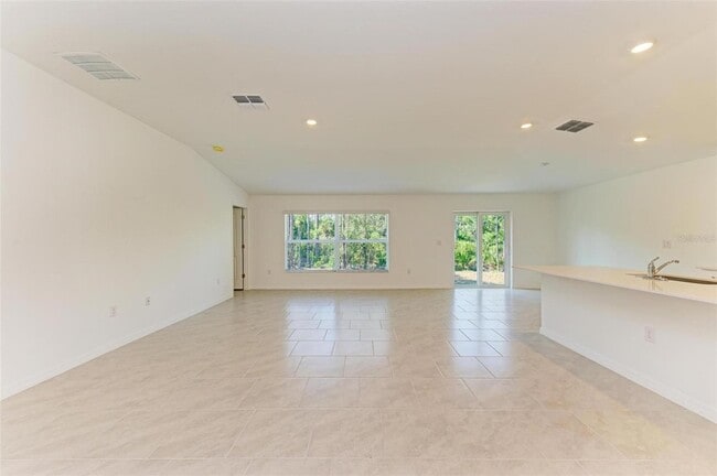 Building Photo - 1217 Birchcrest Blvd