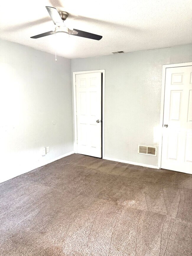 Building Photo - 1522-1522 E 50th St