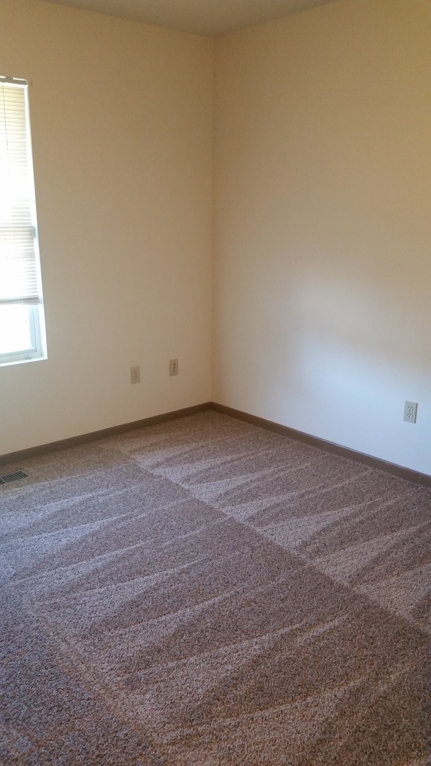 Building Photo - Great 3 Bedroom House Near Lake Shawnee