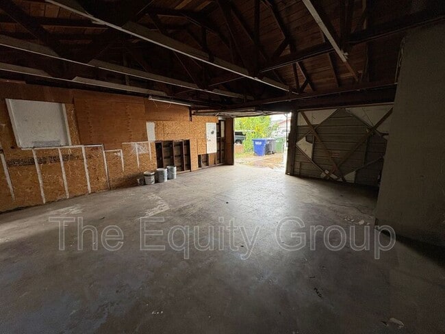 Building Photo - 690 W North Way