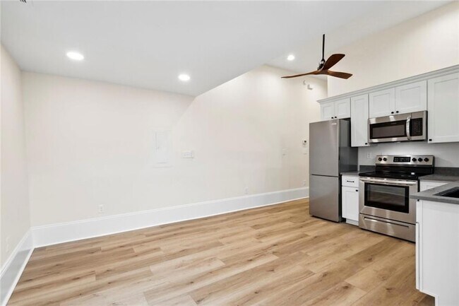 Building Photo - 1625 Second Street Unit 2