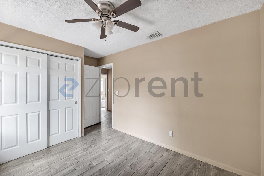 Building Photo - Unit B