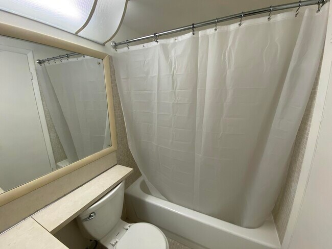 Building Photo - 209 Norwich I