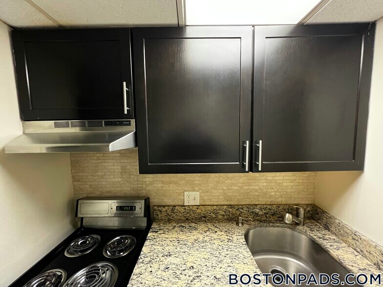 Building Photo - 62 Boylston St