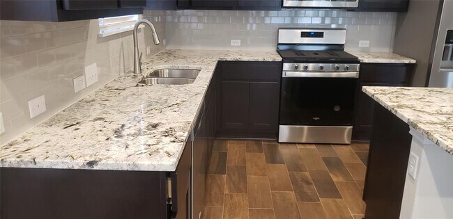 Building Photo - 425 Blue Oak Blvd
