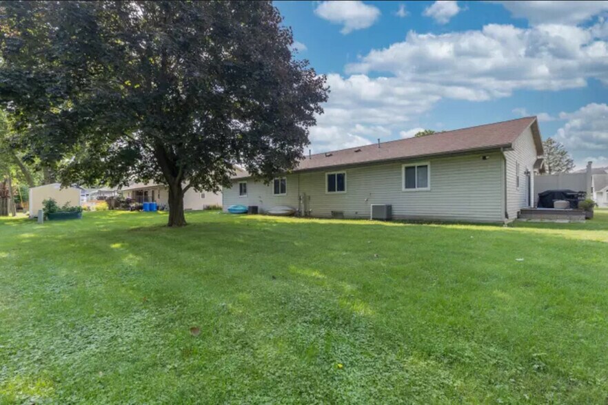 Building Photo - 2750 W Parkmoor Ct