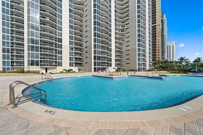 Building Photo - 17555 Collins Ave