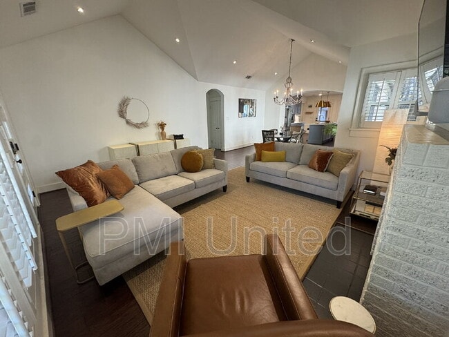 Building Photo - 4057 W 7th St