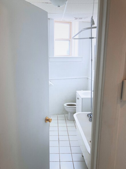 Bathroom - 626 Maryland Ave