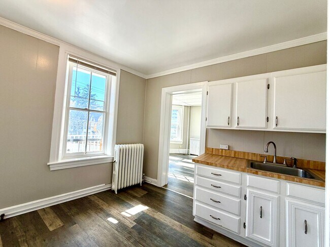 Building Photo - 162 S Potomac St