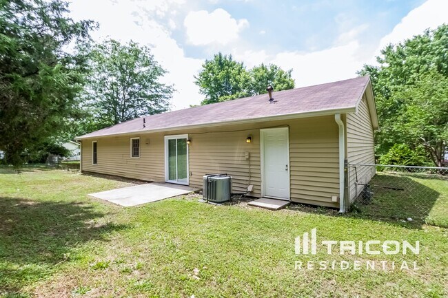 Building Photo - 3276 Lancer Dr