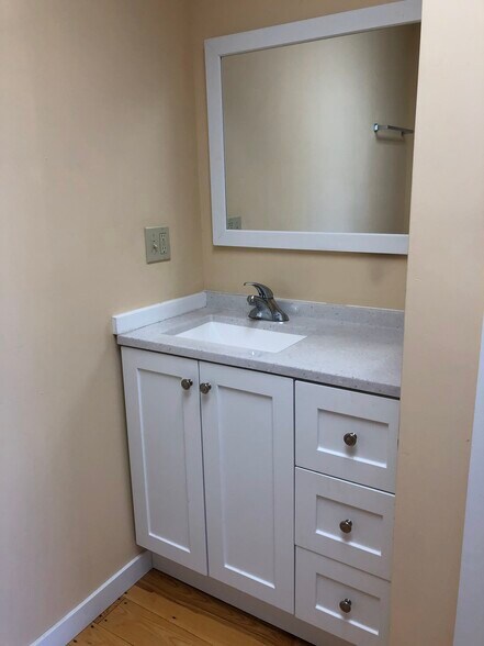 Building Photo - 600 S Britain Rd