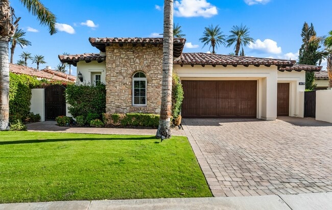 Building Photo - 56738 Palms Dr