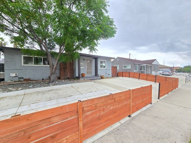 Building Photo - 8154 Potter Ave