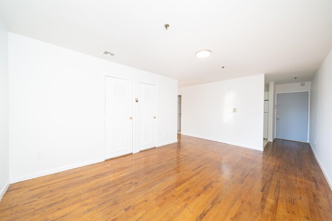 Building Photo - 524-526 4th St