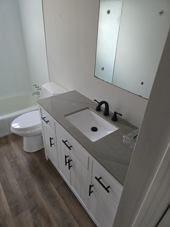 Building Photo - 1116 Berrywood Ave