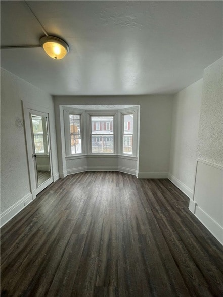 Building Photo - 136 S Spring Ave