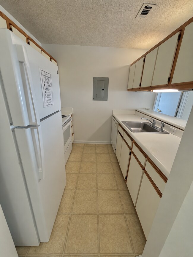 Building Photo - 1500-202 GRADUATE LN