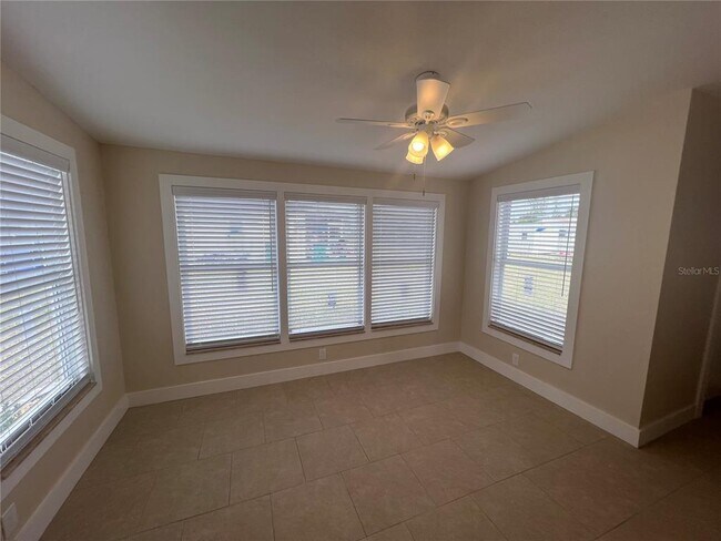 Building Photo - 2464 Picnic St