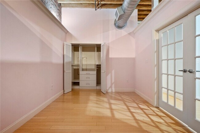 Building Photo - 951 Liberty Ave