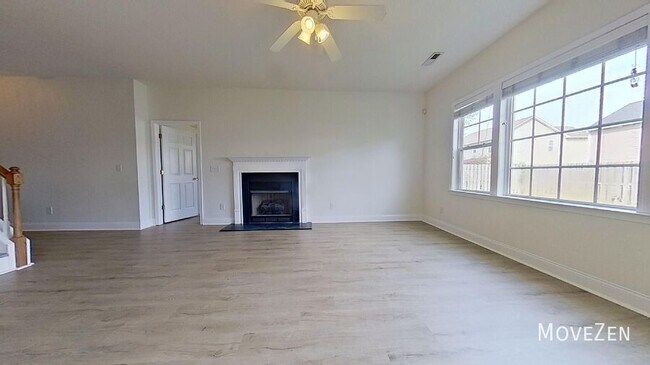 Building Photo - 4705 Pineview Dr