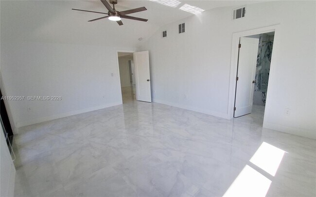 Building Photo - 216 Shadow Way