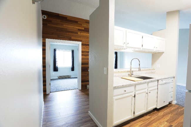 Building Photo - 3193 17th St S